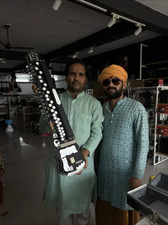 Happy customer with banjo